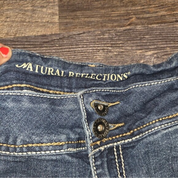 Natural Reflections Stretch Jean Shorts - Picture 4 of 6